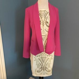 Francescas outfit, beige dress and pink blazer